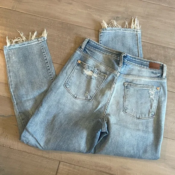 Judy Blue Relaxed Fit Light Blue Jeans with Distressed Hem - Picture 4 of 5